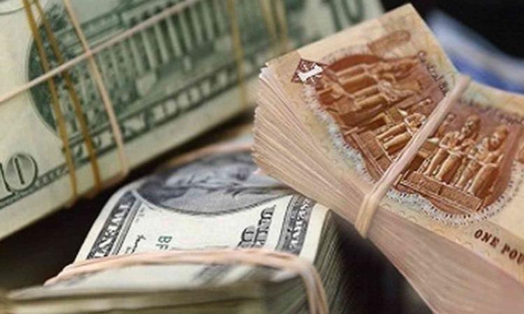 عاجل | الدولار يواصل تراجعه في 7 بنوك ويسجل هذا الرقم الدولار