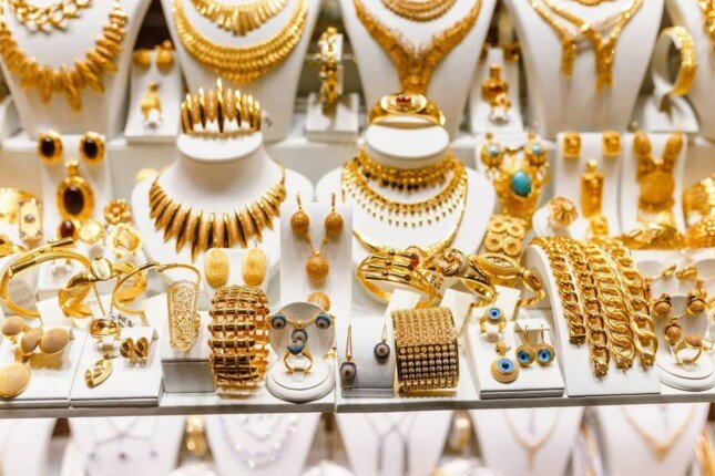 كم سعر عيار 21 اليوم؟.. مفاجأة جديدة في أسعار الذهب اليوم الاثنين 1 أبريل 2025 عيار 21 بكامِ النهاردة؟.. مفاجأة جديدة في سعر الذهب اليوم الإثنين 1 أبريل 2024