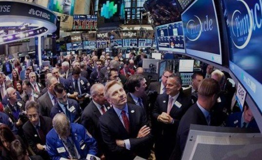 الأسهم الأمريكية ترتفع 10% في 3 أشهر وتسجل أفضل أداء أسبوعي لها الأسهم الأمريكية ترتفع 10% خلال 3 أشهر وتسجل أفضل آداء أسبوعي