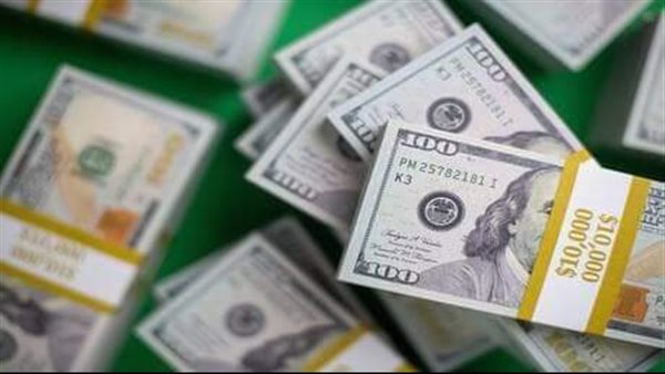 الدولار يهبط لكنه يقترب من أعلى مستوياته في 3 أشهر الدولار