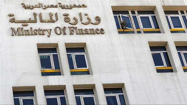 الحكومة تخفض الاقتراض من البنوك بمقدار 1.25 مليار جنيه خلال أسبوع واحد المالية تعلن بيع أذون خزانة بقيمة 60 مليار جنيه بفائدة فوق 30%